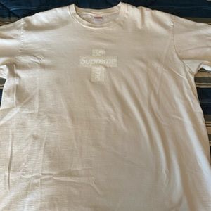 Mens Supreme T-Shirt. Size XL.